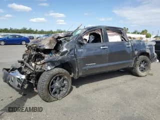 2015 Toyota Tundra Limited z VIN 5TFHY5F14FX460030, wystawiony jako Copart lot #80221755 z przebiegiem Nie podano mil oraz Nie do naprawy • Non repairable. Historia ofert i sprzedaży dostępna na DreamBid. Obrazek 1.