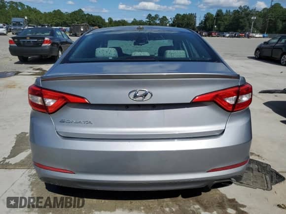 2016 Hyundai Sonata 2.4L с VIN 5NPE24AF0GH304503, выставлен на аукционе Copart как лот 69801285 с пробегом 186 022 миль миль и Списание • Salvage title. История ставок и продаж доступна на DreamBid. Изображение 6.