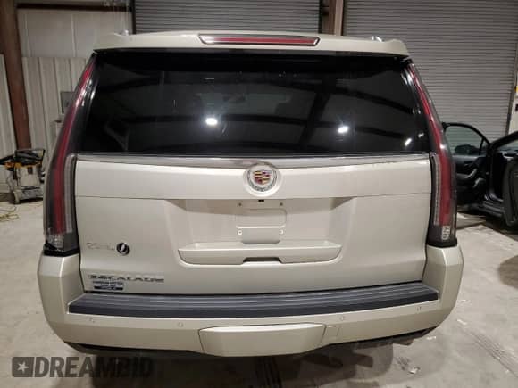 2015 Cadillac Escalade z VIN 1GYS4AKJ1FR100437, wystawiony jako Copart lot #44642635 z przebiegiem 51 581 mil mil oraz Czysty tytuł • Clean title. Historia ofert i sprzedaży dostępna na DreamBid. Obrazek 6.