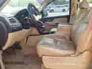 2007 Chevrolet Tahoe LTZ z VIN 1GNFK130X7R143170, wystawiony jako Copart lot #61536165 z przebiegiem Nie podano mil oraz Czysty tytuł • Clean title. Historia ofert i sprzedaży dostępna na DreamBid. Obrazek 7.