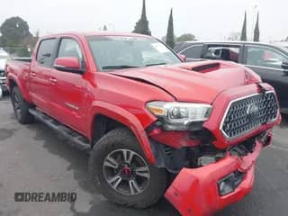 2018 Toyota Tacoma SR5 z VIN 3TMBZ5DN6JM015750, wystawiony jako IAAI lot #41432507 z przebiegiem 114 643 mil mil oraz . Historia ofert i sprzedaży dostępna na DreamBid. Obrazek 1.