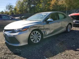 2023 Toyota Camry LE с VIN 4T1C11AK3PU797987, выставлен на аукционе Copart как лот 87260595 с пробегом 28 172 миль миль и Списание • Salvage title. История ставок и продаж доступна на DreamBid. Изображение 1.