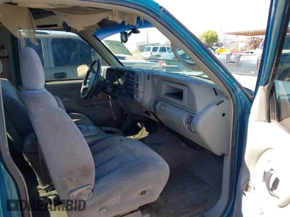 1998 Chevrolet Silverado 2500 with VIN 1GCGK29J0WE227703, listed as a IAAI auction lot 43442316 with 142,867 mi miles and . Bid and sale history available at DreamBid. Image 5.