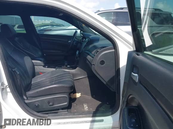 2014 Chrysler 300 S с VIN 2C3CCABG1EH182772, выставлен на аукционе IAAI как лот 42485962 с пробегом 207 646 миль миль и . История ставок и продаж доступна на DreamBid. Изображение 5.
