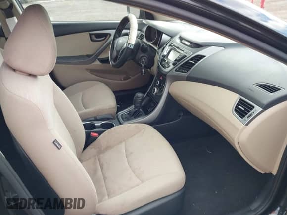 2016 Hyundai Elantra Value Edition z VIN KMHDH4AE6GU645830, wystawiony jako IAAI lot #43268760 z przebiegiem 119 647 mil mil oraz . Historia ofert i sprzedaży dostępna na DreamBid. Obrazek 5.