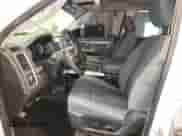 2019 Ram 1500 Warlock z VIN 1C6RR7GG1KS717725, wystawiony jako Copart lot #62719215 z przebiegiem 104 722 mil mil oraz Czysty tytuł • Clean title. Historia ofert i sprzedaży dostępna na DreamBid. Obrazek 7.