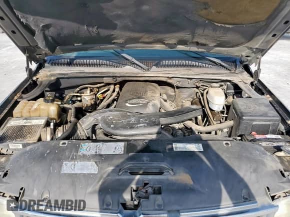 2003 Chevrolet Suburban LT z VIN 3GNGC26UX3G261624, wystawiony jako Copart lot #61983855 z przebiegiem 314 782 mil mil oraz Czysty tytuł • Clean title. Historia ofert i sprzedaży dostępna na DreamBid. Obrazek 12.