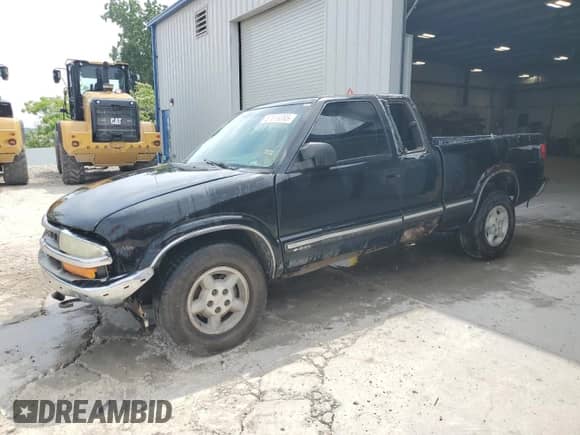 2000 Chevrolet S-10 LS with VIN 1GCDT19W9YK214930, listed as a Copart auction lot 57619365 with Not provided miles and Salvage title. Bid and sale history available at DreamBid. Image 1.