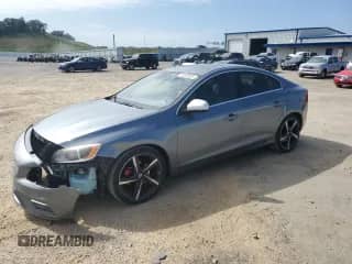 2016 Volvo S60 T5 Drive-E R-Design Special Edition с VIN YV126MFP3G2397375, выставлен на аукционе Copart как лот 81225405 с пробегом 141 569 миль миль и На запчасти • Non repairable. История ставок и продаж доступна на DreamBid. Изображение 1.
