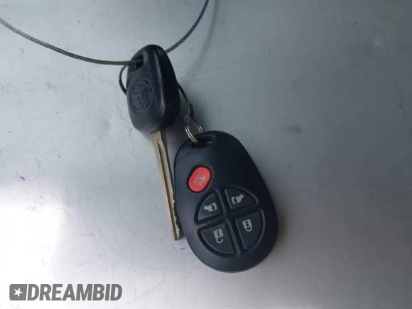 2018 Toyota Sienna LE Auto Access Seat with VIN 5TDKZ3DC5JS939275, listed as a IAAI auction lot 42752731 with 34,362 mi miles and . Bid and sale history available at DreamBid. Image 11.