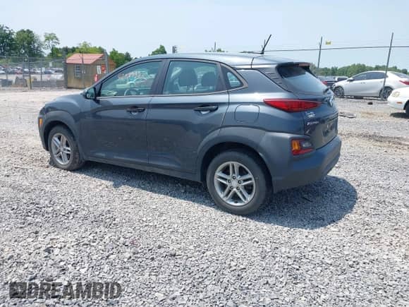 2018 Hyundai Kona SE z VIN KM8K1CAA5JU152487, wystawiony jako IAAI lot #42389323 z przebiegiem 52 437 mil mil oraz . Historia ofert i sprzedaży dostępna na DreamBid. Obrazek 3.