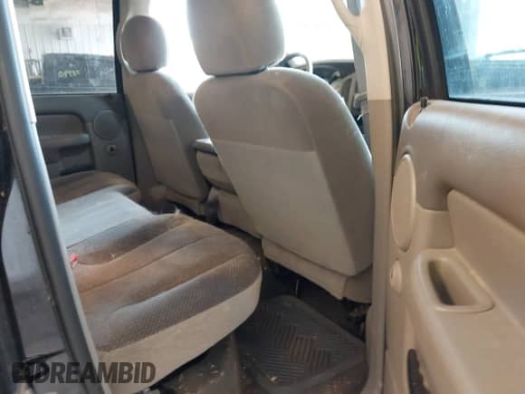 2003 Dodge 1500 ST z VIN 1D7HU18N03S307213, wystawiony jako IAAI lot #42896246 z przebiegiem 260 750 mil mil oraz . Historia ofert i sprzedaży dostępna na DreamBid. Obrazek 8.