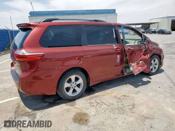 2017 Toyota Sienna LE Auto Access Seat z VIN 5TDKZ3DC4HS853532, wystawiony jako Copart lot #58519405 z przebiegiem 106 463 mil mil oraz Czysty tytuł • Clean title. Historia ofert i sprzedaży dostępna na DreamBid. Obrazek 3.