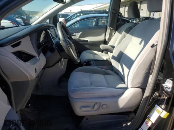 2018 Toyota Sienna LE with VIN 5TDKZ3DC9JS948285, listed as a Copart auction lot 82350405 with 239,754 mi miles and Salvage title. Bid and sale history available at DreamBid. Image 7.