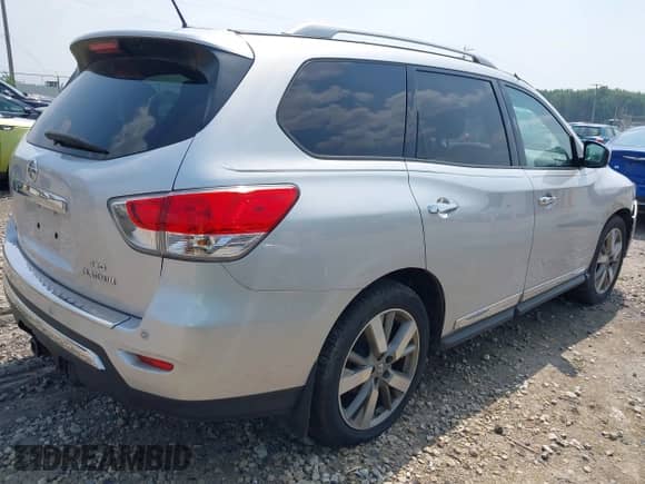 2014 Nissan Pathfinder SV with VIN 5N1AR2MM6EC708435, listed as a IAAI auction lot 42848222 with 183,269 mi miles and . Bid and sale history available at DreamBid. Image 4.
