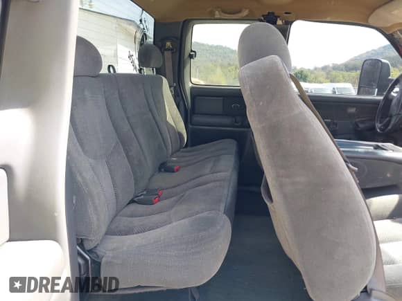 2003 Chevrolet Silverado 2500HD LT с VIN 1GCHK29U53E277670, выставлен на аукционе IAAI как лот 43361681 с пробегом 240 810 миль миль и . История ставок и продаж доступна на DreamBid. Изображение 8.