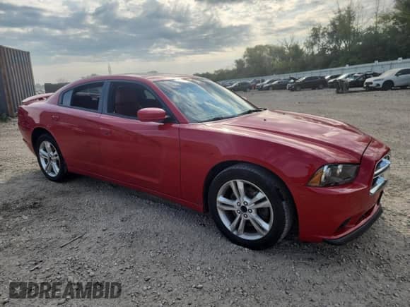 2011 Dodge Charger RT Max with VIN 2B3CM5CT2BH552684, listed as a Copart auction lot 69147135 with 99,269 mi miles and Non repairable. Bid and sale history available at DreamBid. Image 4.