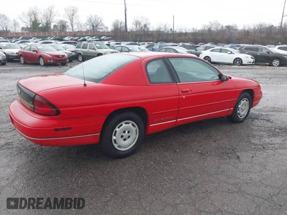 1997 Chevrolet Monte Carlo LS z VIN 2G1WW12M0V9327258, wystawiony jako IAAI lot #41853530 z przebiegiem 124 504 mil mil oraz . Historia ofert i sprzedaży dostępna na DreamBid. Obrazek 4.