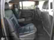 2017 Chevrolet Suburban LT z VIN 1GNSCHKCXHR233937, wystawiony jako Copart lot #86526814 z przebiegiem 163 210 mil mil oraz Szkoda całkowita • Salvage title. Historia ofert i sprzedaży dostępna na DreamBid. Obrazek 12.