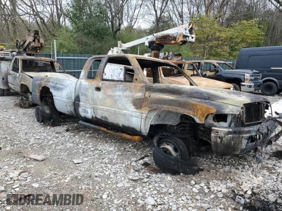2001 Dodge 3500 with VIN 1B7MF33611J588987, listed as a Copart auction lot 80669104 with Not provided miles and Non repairable. Bid and sale history available at DreamBid. Image 4.