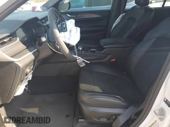 2025 Jeep Grand Cherokee Altitude z VIN 1C4RJHAGXSC306431, wystawiony jako Copart lot #63557435 z przebiegiem 1 603 mil mil oraz Szkoda całkowita • Salvage title. Historia ofert i sprzedaży dostępna na DreamBid. Obrazek 7.