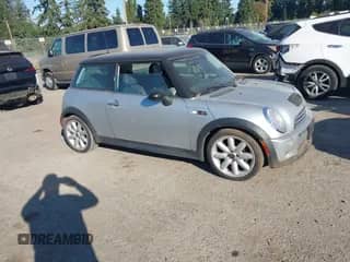 2003 MINI Hardtop S z VIN WMWRE33483TD67613, wystawiony jako IAAI lot #43238753 z przebiegiem 100 495 mil mil oraz . Historia ofert i sprzedaży dostępna na DreamBid. Obrazek 1.