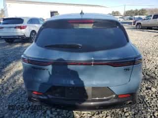 2024 Dodge Hornet R/T z VIN ZACPDFCW3R3A13488, wystawiony jako Copart lot #83318464 z przebiegiem 3 689 mil mil oraz Szkoda całkowita • Salvage title. Historia ofert i sprzedaży dostępna na DreamBid. Obrazek 6.