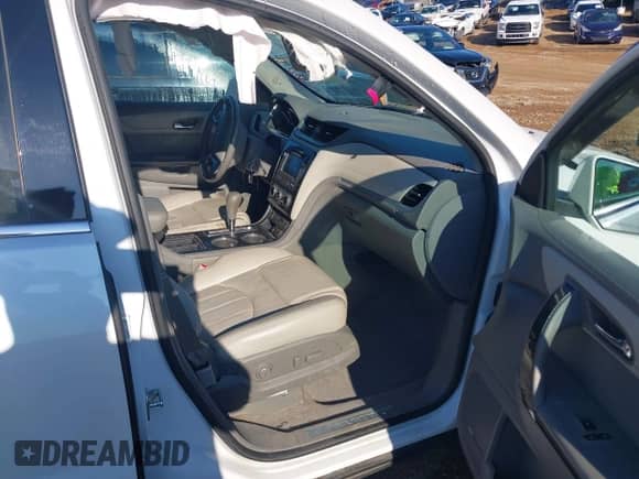 2017 Chevrolet Traverse Premier z VIN 1GNKRJKDXHJ157780, wystawiony jako IAAI lot #43080963 z przebiegiem 134 195 mil mil oraz . Historia ofert i sprzedaży dostępna na DreamBid. Obrazek 5.
