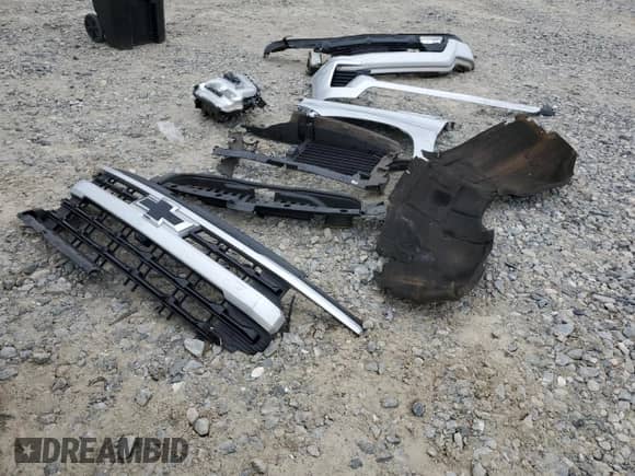 2022 Chevrolet Silverado 1500 RST z VIN 3GCUDEET4NG585626, wystawiony jako Copart lot #58812515 z przebiegiem 52 291 mil mil oraz Szkoda całkowita • Salvage title. Historia ofert i sprzedaży dostępna na DreamBid. Obrazek 12.