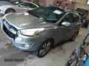 2014 Hyundai Tucson Limited z VIN KM8JU3AG0EU794693, wystawiony jako IAAI lot #42726250 z przebiegiem 141 120 mil mil oraz . Historia ofert i sprzedaży dostępna na DreamBid. Obrazek 2.