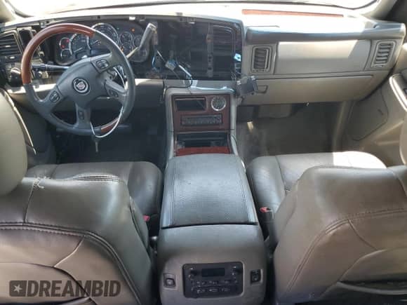 2006 Cadillac Escalade с VIN 1GYEC63N26R114412, выставлен на аукционе Copart как лот 62191165 с пробегом 188 041 миль миль и Списание • Salvage title. История ставок и продаж доступна на DreamBid. Изображение 8.