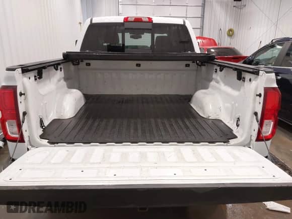 2017 Chevrolet Silverado 1500 LTZ z VIN 3GCUKSEC1HG286538, wystawiony jako IAAI lot #41861745 z przebiegiem 105 033 mil mil oraz . Historia ofert i sprzedaży dostępna na DreamBid. Obrazek 18.