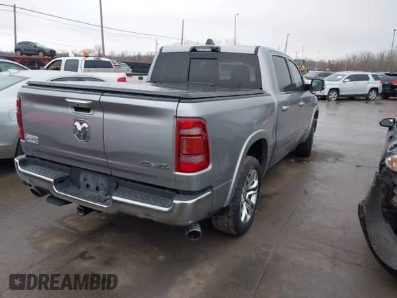 2022 Ram 1500 Longhorn z VIN 1C6SRFKT8NN192598, wystawiony jako IAAI lot #41645164 z przebiegiem 48 890 mil mil oraz . Historia ofert i sprzedaży dostępna na DreamBid. Obrazek 4.