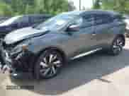 2023 Nissan Murano SL z VIN 5N1AZ2CJ9PC137016, wystawiony jako IAAI lot #42290574 z przebiegiem 4 765 mil mil oraz . Historia ofert i sprzedaży dostępna na DreamBid. Obrazek 2.