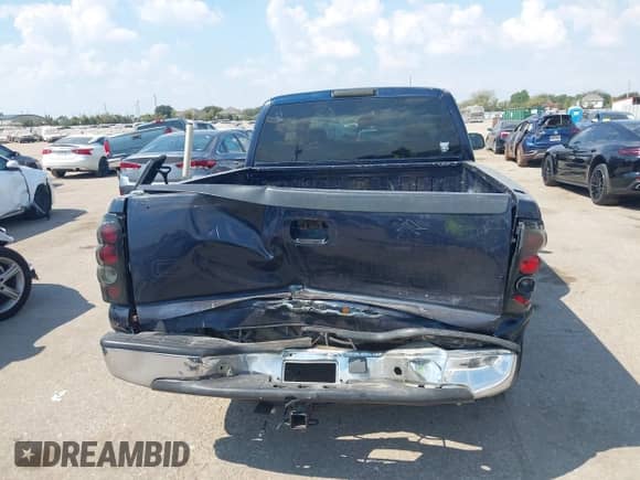 2005 Chevrolet Silverado 1500 Work Truck z VIN 1GCEC19X75Z352059, wystawiony jako IAAI lot #43358817 z przebiegiem Nie podano mil oraz . Historia ofert i sprzedaży dostępna na DreamBid. Obrazek 17.