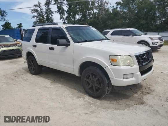 2010 Ford Explorer XLT z VIN 1FMEU6DE4AUA10863, wystawiony jako Copart lot #81406715 z przebiegiem 104 068 mil mil oraz Szkoda całkowita • Salvage title. Historia ofert i sprzedaży dostępna na DreamBid. Obrazek 4.
