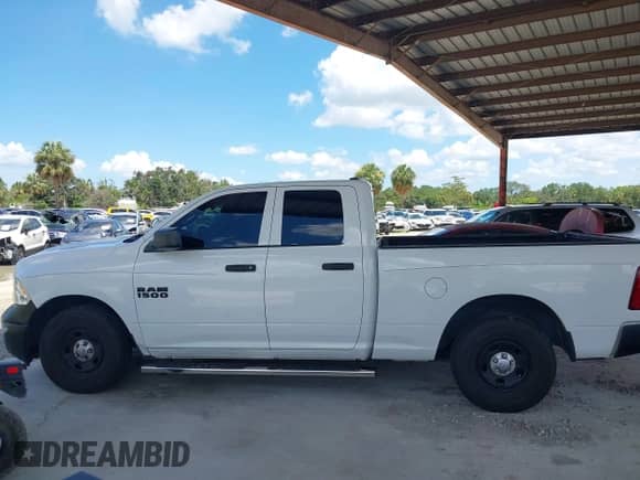2013 Ram 1500 Tradesman z VIN 1C6RR6FP0DS509897, wystawiony jako IAAI lot #42531385 z przebiegiem 298 076 mil mil oraz . Historia ofert i sprzedaży dostępna na DreamBid. Obrazek 14.