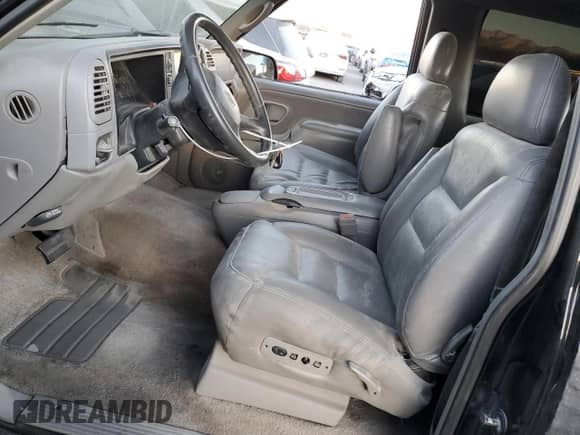 1999 Chevrolet Tahoe с VIN 3GNEC18R1XG143882, выставлен на аукционе Copart как лот 42177005 с пробегом 130 368 миль миль и Списание • Salvage title. История ставок и продаж доступна на DreamBid. Изображение 7.