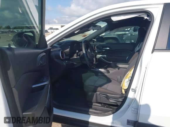 2024 Chevrolet Trax 1RS z VIN KL77LGE20RC219848, wystawiony jako IAAI lot #42930998 z przebiegiem 46 326 mil mil oraz . Historia ofert i sprzedaży dostępna na DreamBid. Obrazek 5.