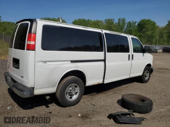 2008 Chevrolet Express Passenger with VIN 1GAHG39K981177228, listed as a Copart auction lot 55031385 with 274,971 mi miles and Salvage title. Bid and sale history available at DreamBid. Image 3.