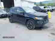 2018 Jeep Compass Trailhawk z VIN 3C4NJDDB1JT451464, wystawiony jako IAAI lot #42674943 z przebiegiem 114 704 mil mil oraz . Historia ofert i sprzedaży dostępna na DreamBid. Obrazek 1.