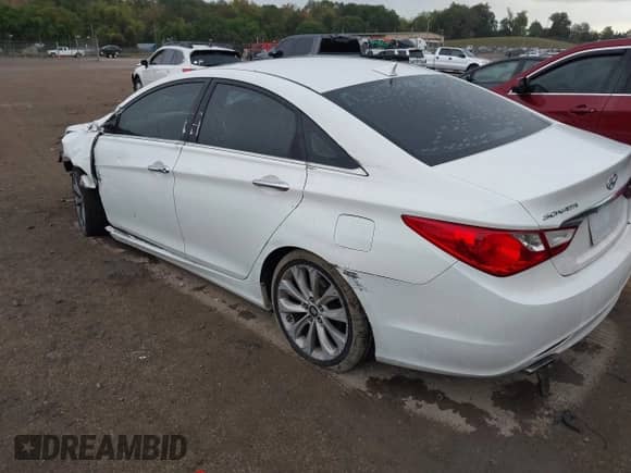 2011 Hyundai Sonata Limited z VIN 5NPEC4AC5BH049312, wystawiony jako IAAI lot #43385052 z przebiegiem 156 671 mil mil oraz . Historia ofert i sprzedaży dostępna na DreamBid. Obrazek 3.