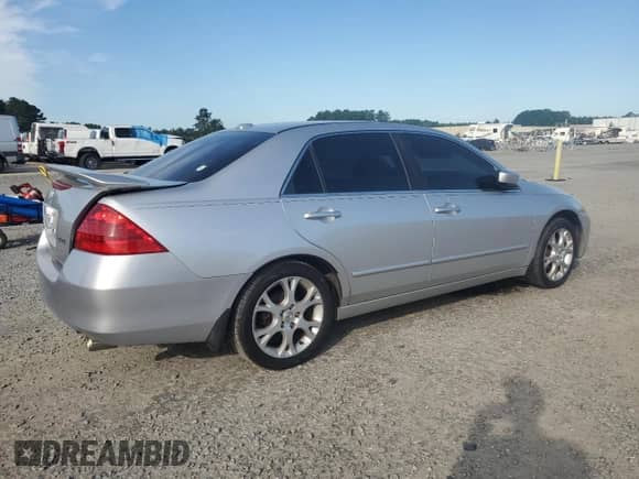 2006 Honda Accord EX-L z VIN 1HGCM66876A069631, wystawiony jako Copart lot #61744595 z przebiegiem 264 187 mil mil oraz Szkoda całkowita • Salvage title. Historia ofert i sprzedaży dostępna na DreamBid. Obrazek 3.