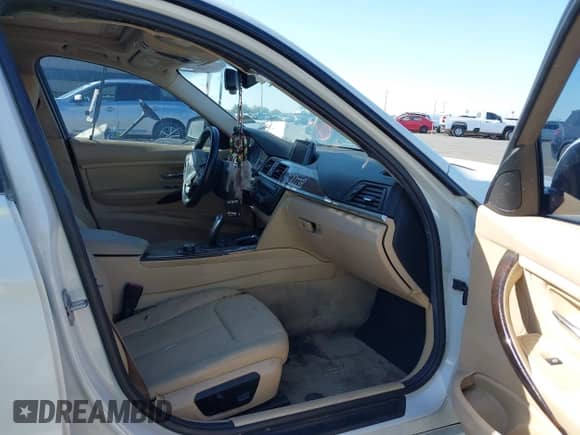 2015 BMW 3 Series 328i с VIN WBA3A5C56FF607859, выставлен на аукционе IAAI как лот 43412756 с пробегом 177 983 миль миль и . История ставок и продаж доступна на DreamBid. Изображение 5.