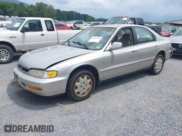 1996 Honda Accord LX with VIN 1HGCD563XTA152271, listed as a IAAI auction lot 42864789 with 268,002 mi miles and . Bid and sale history available at DreamBid. Image 2.