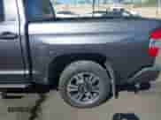 2018 Toyota Tundra SR5 z VIN 5TFEM5F13JX126580, wystawiony jako IAAI lot #43546186 z przebiegiem 34 117 mil mil oraz . Historia ofert i sprzedaży dostępna na DreamBid. Obrazek 18.