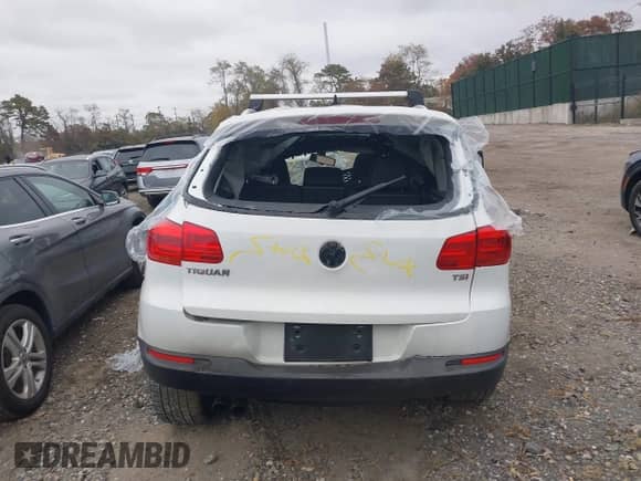 2017 Volkswagen Tiguan Wolfsburg Edition с VIN WVGRV7AX6HK013019, выставлен на аукционе IAAI как лот 43557249 с пробегом 111 435 миль миль и . История ставок и продаж доступна на DreamBid. Изображение 16.