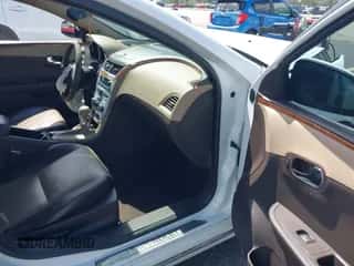 2012 Chevrolet Malibu 1LT с VIN 1G1ZC5E08CF242520, выставлен на аукционе IAAI как лот 43445558 с пробегом 105 521 миль миль и . История ставок и продаж доступна на DreamBid. Изображение 5.