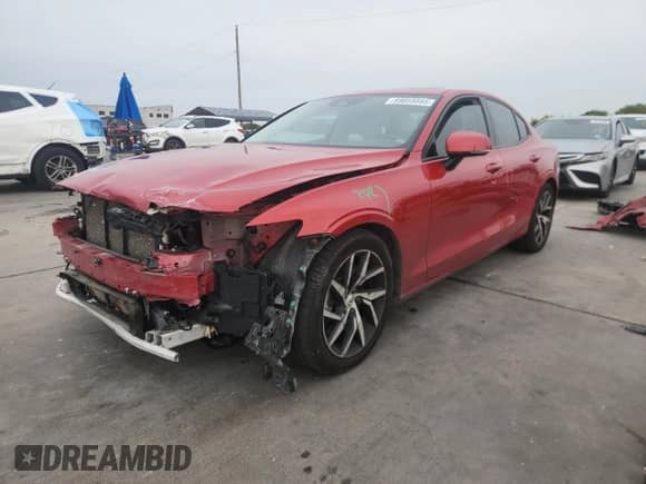 2020 Volvo S60 Momentum z VIN 7JRA22TK9LG035558, wystawiony jako Copart lot #89855885 z przebiegiem 52 426 mil mil oraz Szkoda całkowita • Salvage title. Historia ofert i sprzedaży dostępna na DreamBid. Obrazek 1.