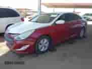 2013 Hyundai Sonata z VIN KMHEC4A46DA065050, wystawiony jako IAAI lot #42490637 z przebiegiem 156 971 mil mil oraz . Historia ofert i sprzedaży dostępna na DreamBid. Obrazek 2.